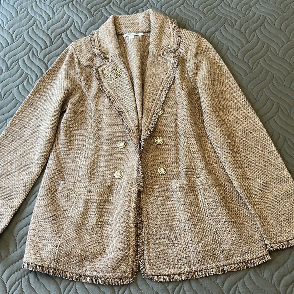 EUC - Chico’s GORGEOUS Tan/Silver Tailored Jacket